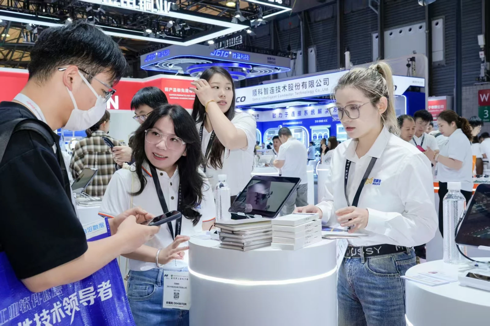 MISUXIN, electronica China 2026 개막일에 업계 고객 맞이